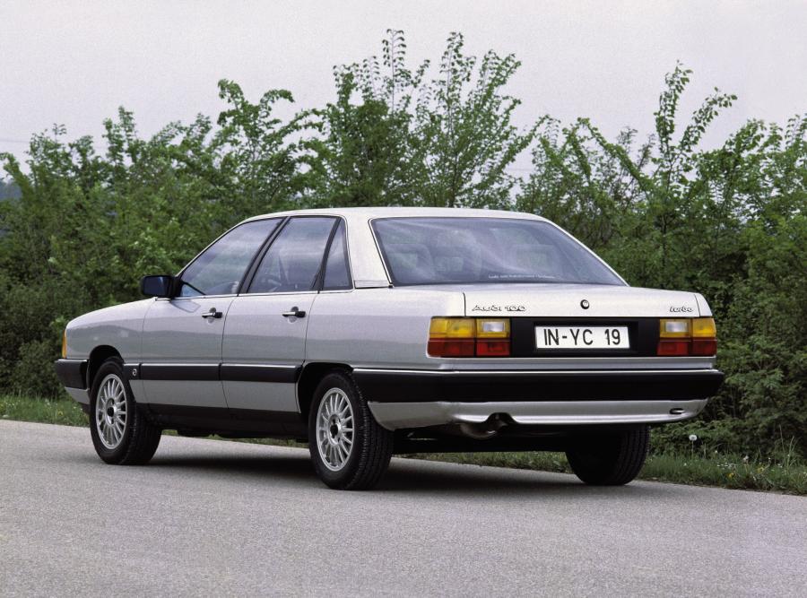  Audi 100 Turbo (C3) 1982 года  (фото 1 из 2)